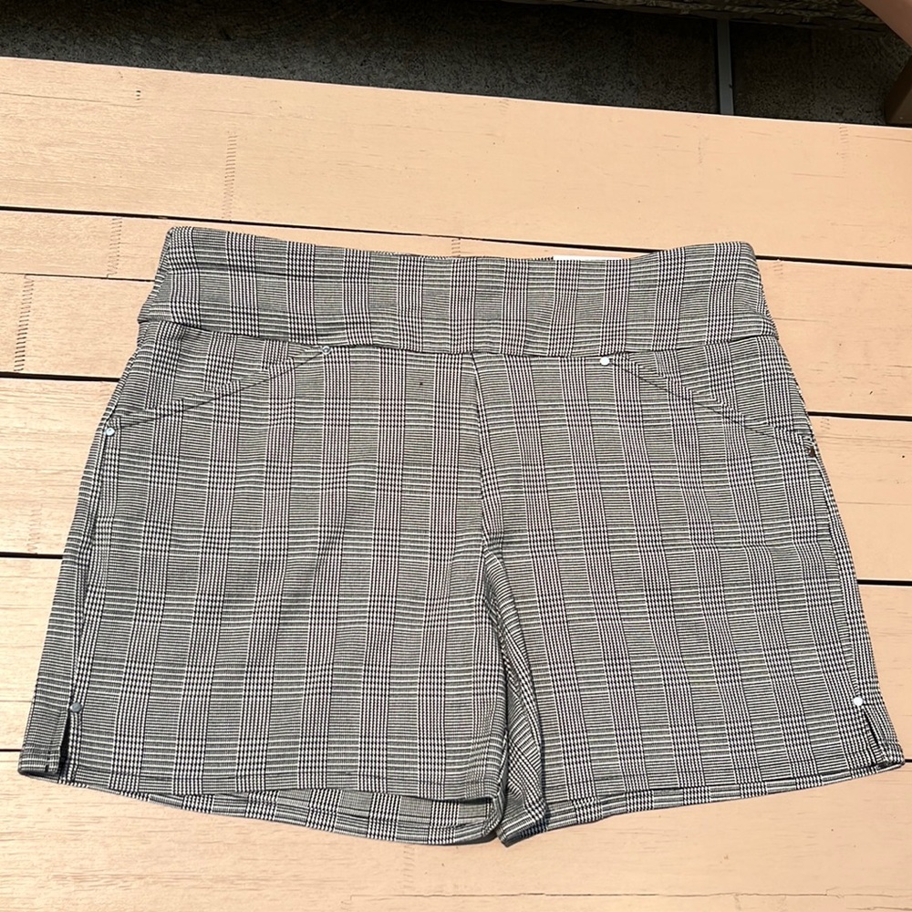 INC International Concepts Shorts Black and White Plaid Size 10 NWT